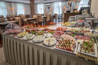 Bufet śniadaniowy, śniadania